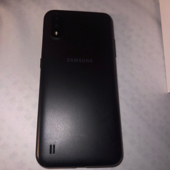 Samsung A01 Preowned phone 16GB - Picture 6 of 6